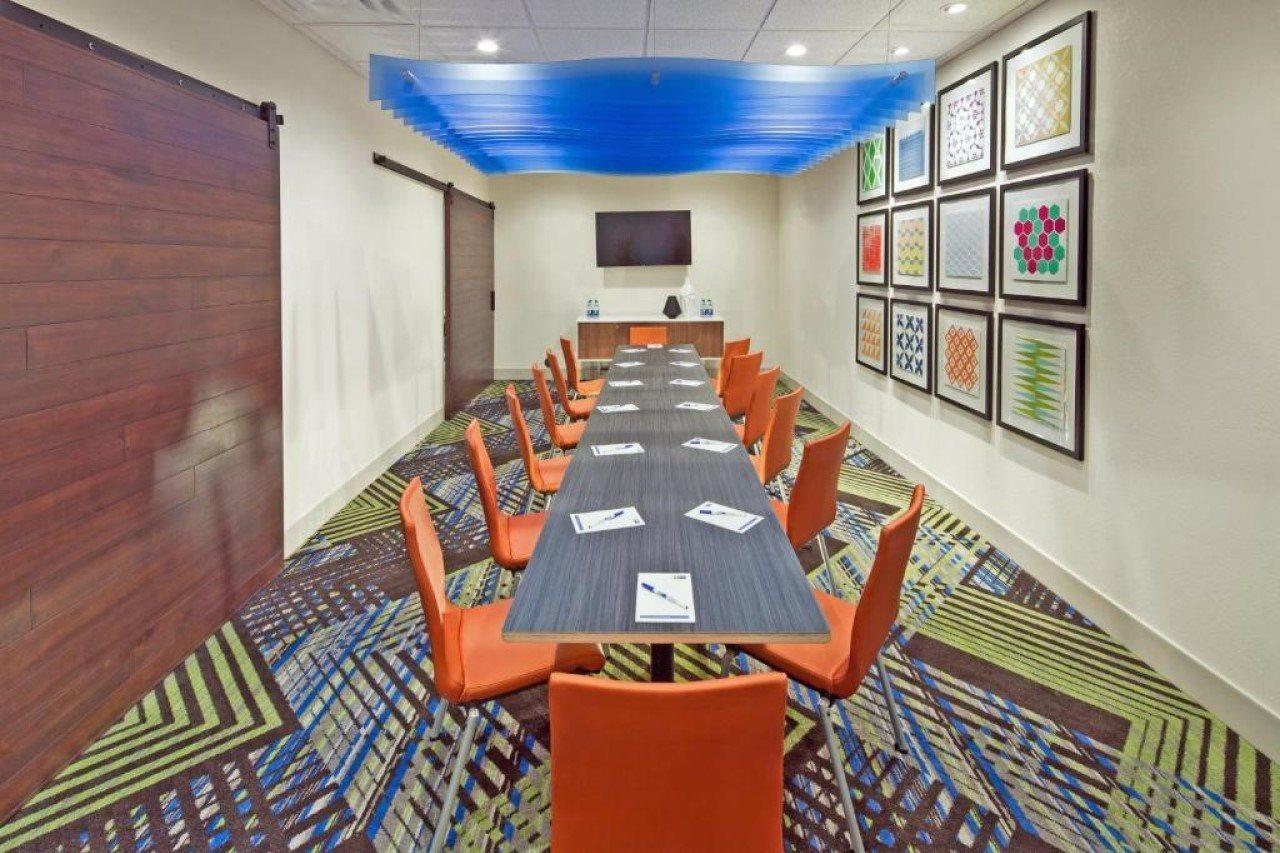 Holiday Inn Express & Suites - Indianapolis Nw - Zionsville By Ihg Whitestown Exterior photo